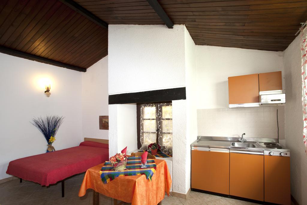 Residence San Damiano - Location Appartements, Studios & Chambres Algajola  Cameră foto